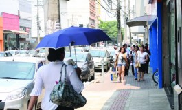 Comércio passa atender em novo horário nesta terça-feira na Capital