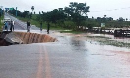 Temporal destrói rodovia e bloqueia acesso em Tacuru