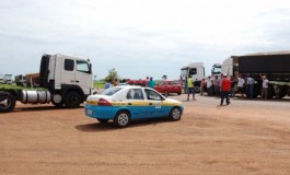Caminhoneiros bloqueiam MS-134 em Nova Andradina