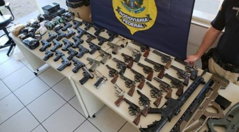 PRF apreende 50 armas de fogo e mais de mil munições em MS
