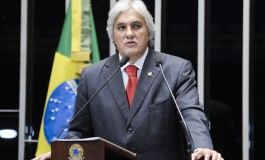 Delcídio é levado à superintendência da Polícia Federal em Brasília