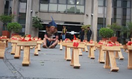 Índios acampam em frente da Assembleia Legislativa