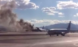 Aeronave pega fogo com 157 passageiros a bordo