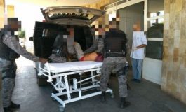 Bandidos morrem em confronto com a PM ao tentar jogar droga e arma em presídio