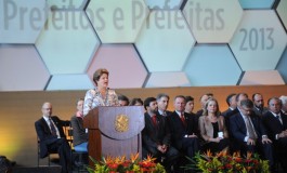 Dilma recebe apoio de prefeitos para recriar CPMF com alíquota de 0,38%