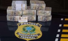 Passageira passa mal em ônibus e acaba presa com quase U$ 800 mil