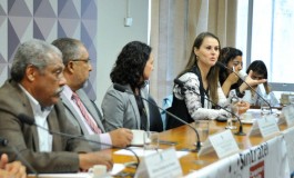 Operadores de telemarketing propõem piso salarial e regulamentação da profissão