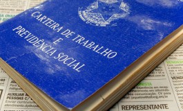 Brasil perde quase 1 milhão de empregos com carteira em 2015