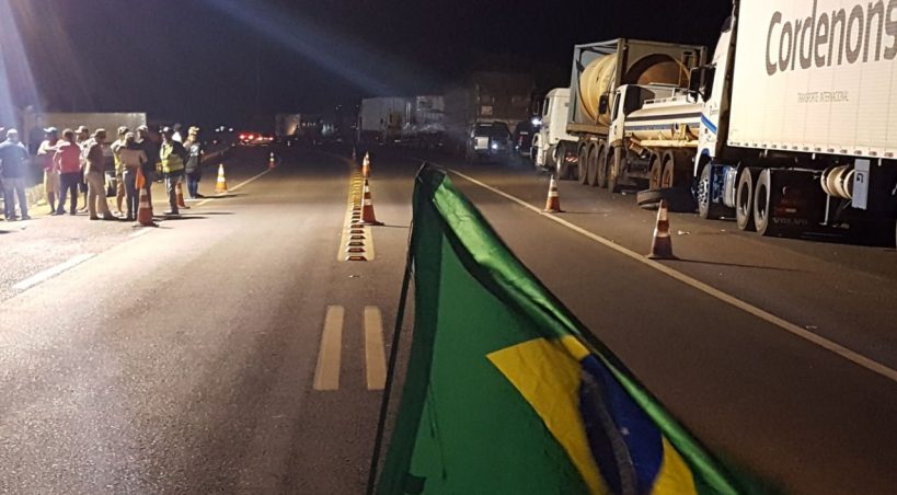 Caminhoneiros desmentem acordo com Governo e mantêm paralisação no MS