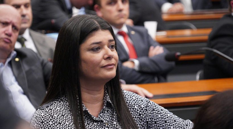 Rose Modesto colhe assinaturas para aumentar pena por feminicídio