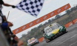 Marcos Gomes domina e vence 1ª corrida em Campo Grande