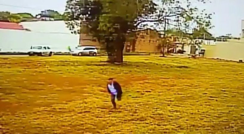 Vídeo mostra momento em que menino de 12 anos é sequestrado na fronteira